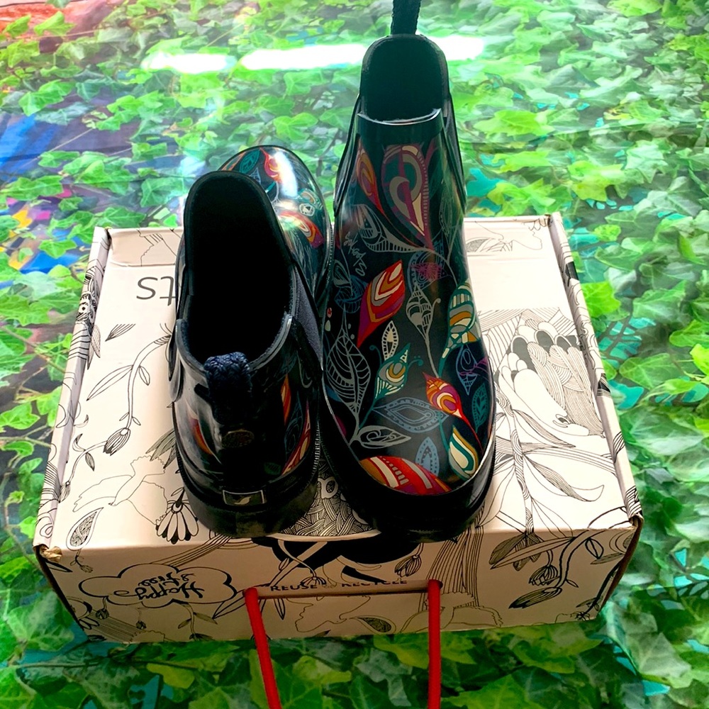 The SakRoots rain boots